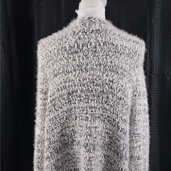 LANE BRYANT! WHITE & BLACK MARLED, FLUFFY, FULL OPEN CARDIGAN SWEATER! SZ 22/24 - Picture 6 of 11